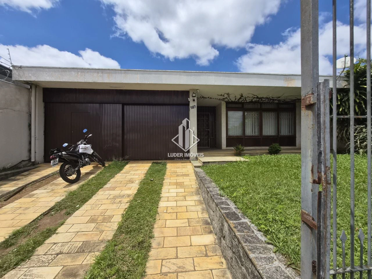 4-bedroom house with a garden in Curitiba — photo 23