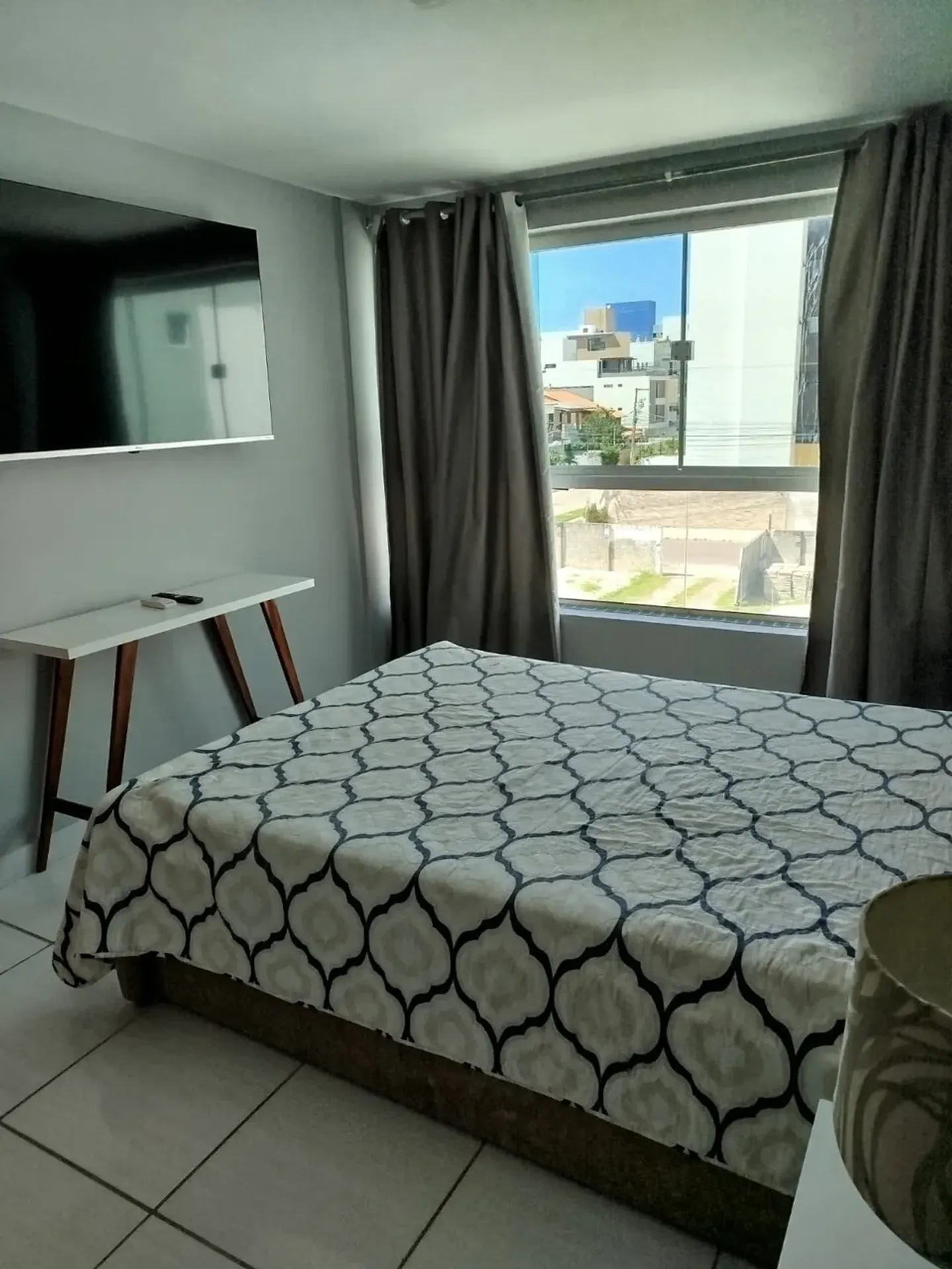 Furnished 2-bedroom apartment with air conditioning — photo 8