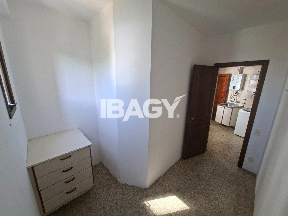 302 m² apartment with a water view and a bathtub — photo 47