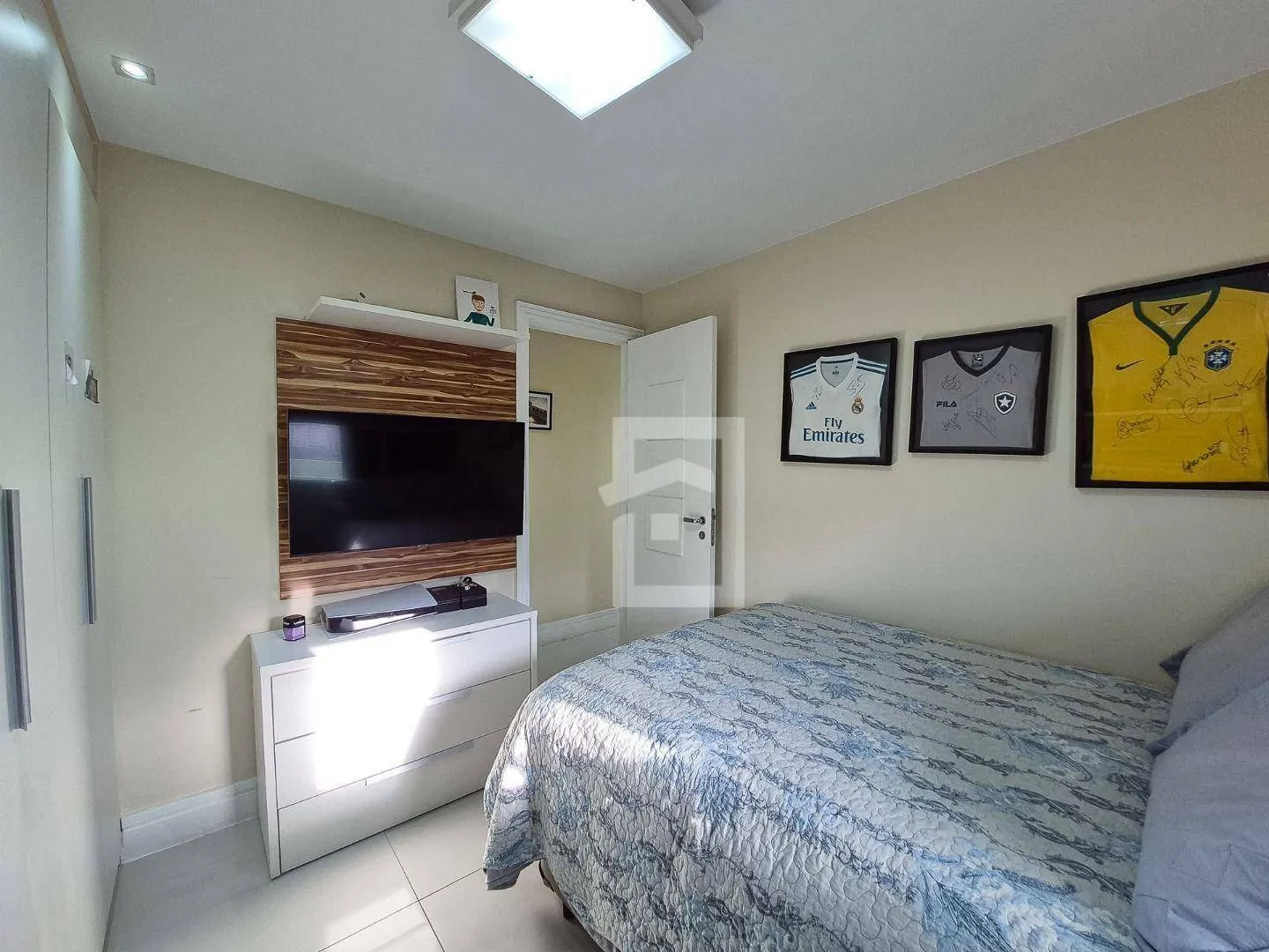 Furnished 235 m² apartment with 4 bedrooms — photo 8