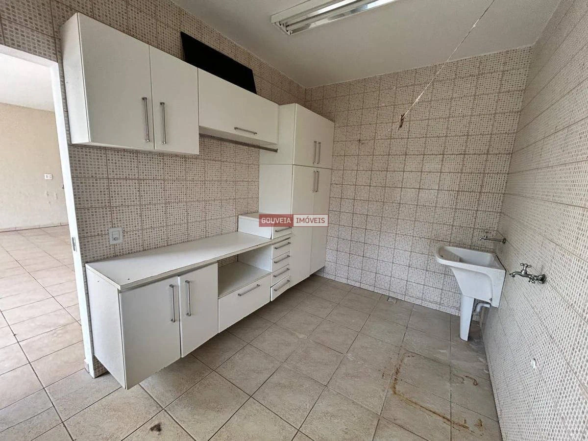 3-bedroom house with a bathtub in Curitiba — photo 3