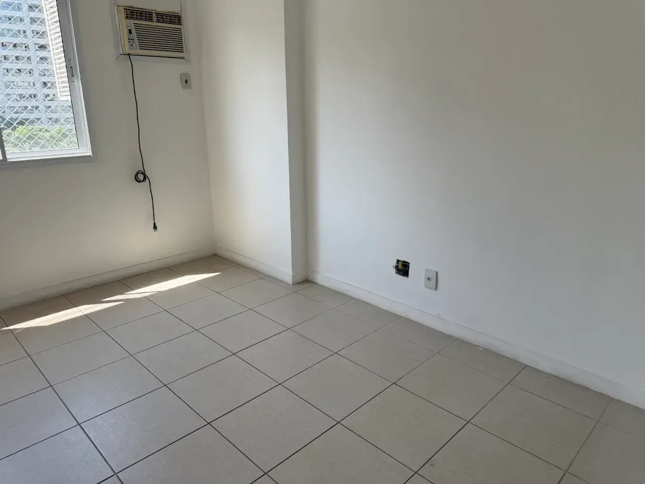 4-bedroom apartment in a building with a gym — photo 11