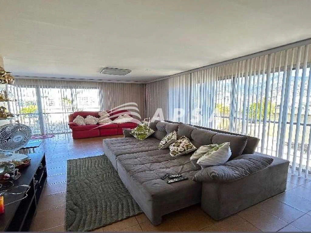 Cobertura linear mobiliada com 4 quartos e 1 banheiro
