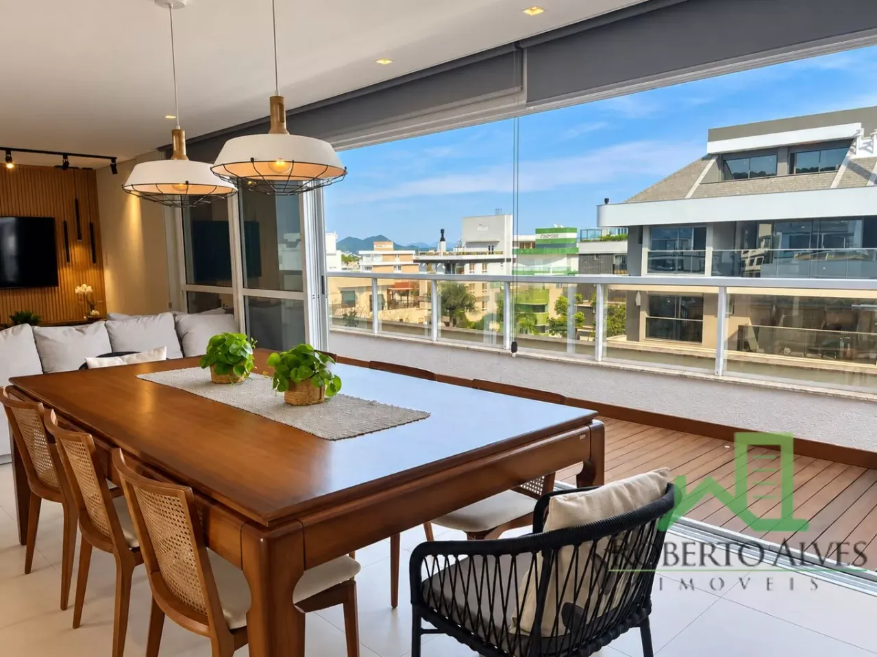 Furnished apartment, 240 m², with floor-to-ceiling windows — photo 6