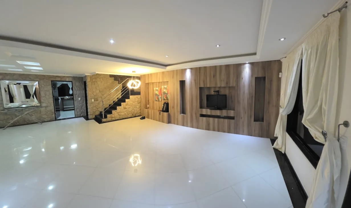 Балкон з грилем та 3 спальні: будинок 323 м² — photo 5