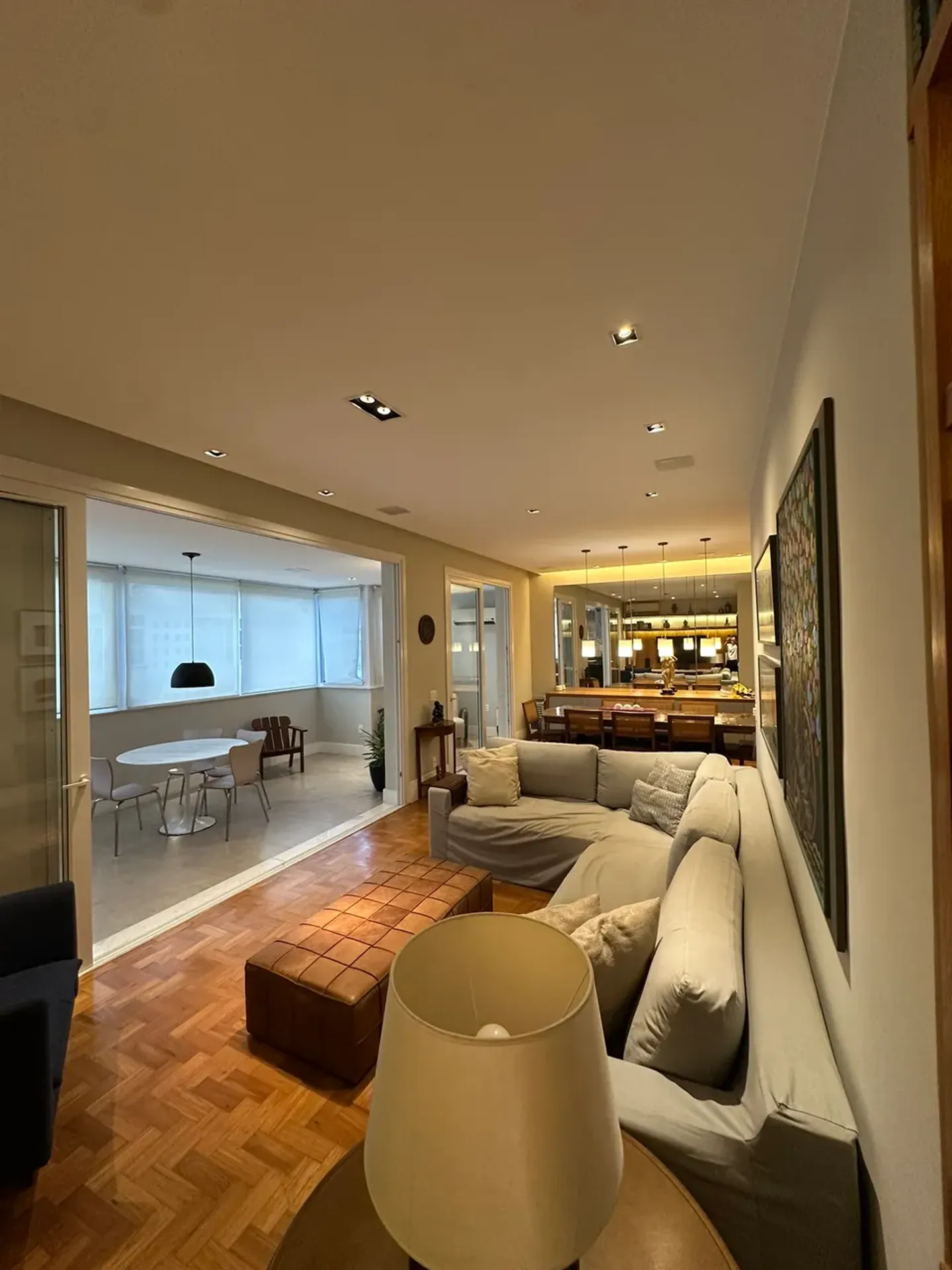 Apartamento mobiliado com 3 quartos e 3 banheiros