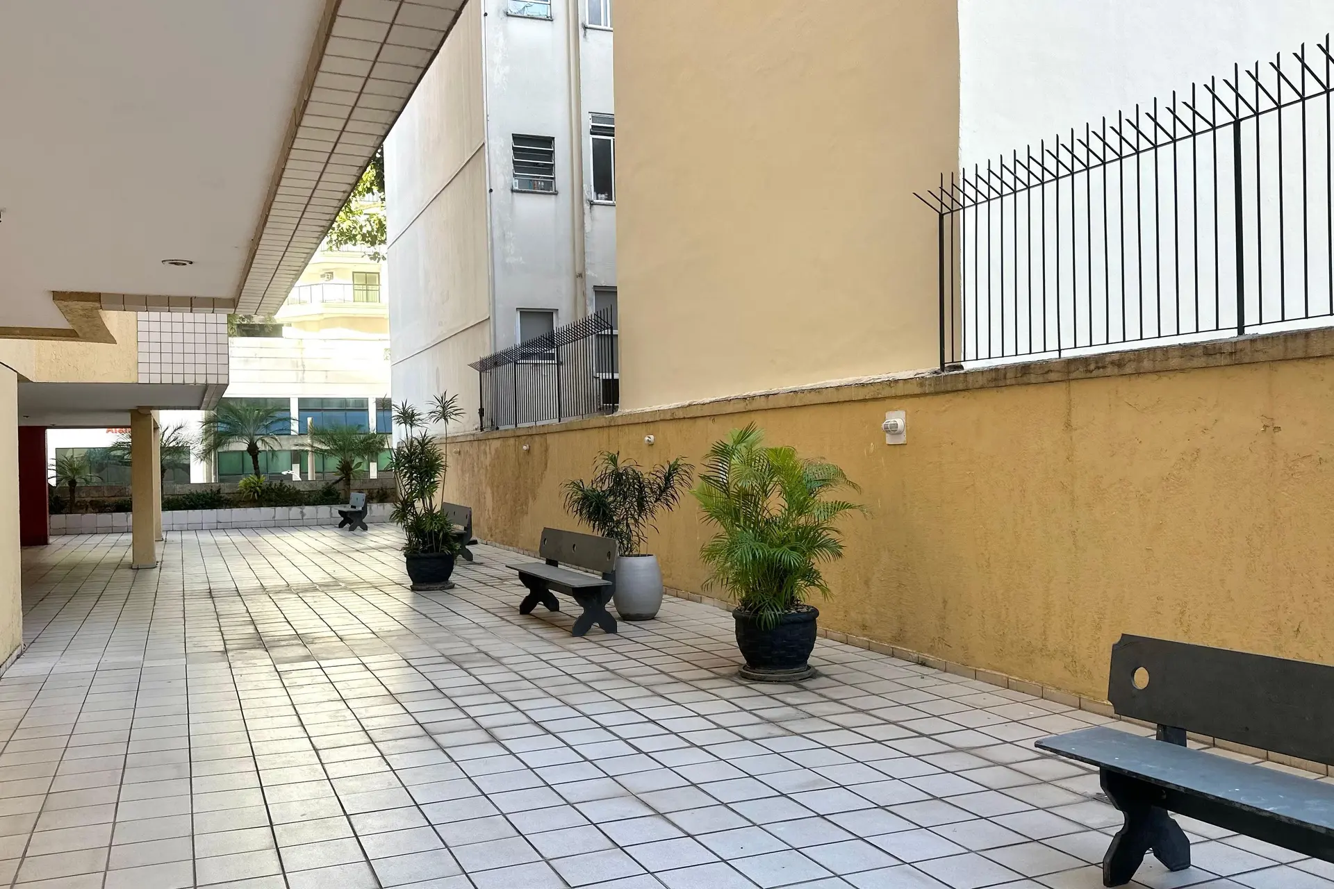 Furnished 1-bedroom apartment with a glazed balcony — photo 9