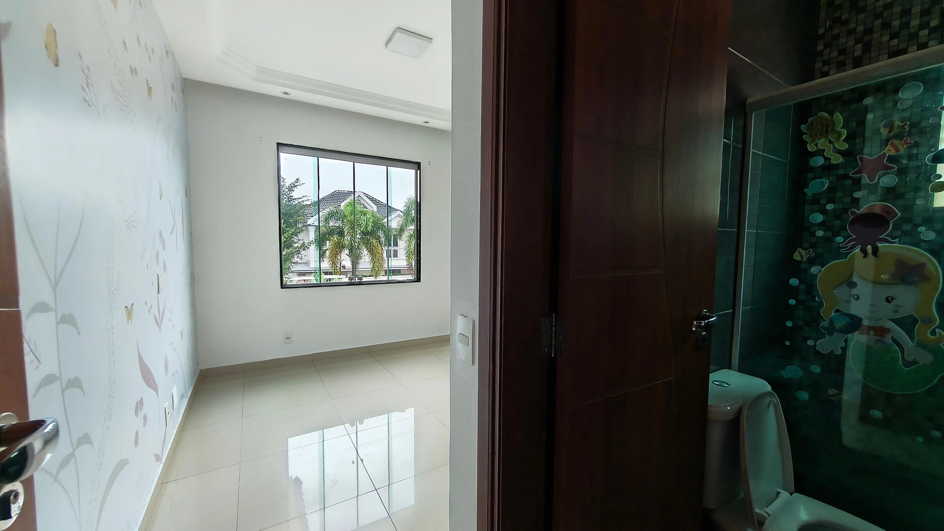 House, 241 m², with floor-to-ceiling windows — photo 27