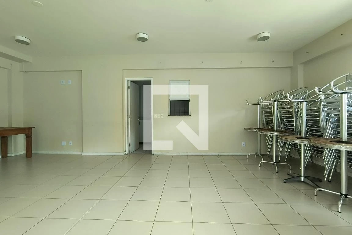 Glass-enclosed balcony in a 3-bedroom apartment, 155 m² — photo 96
