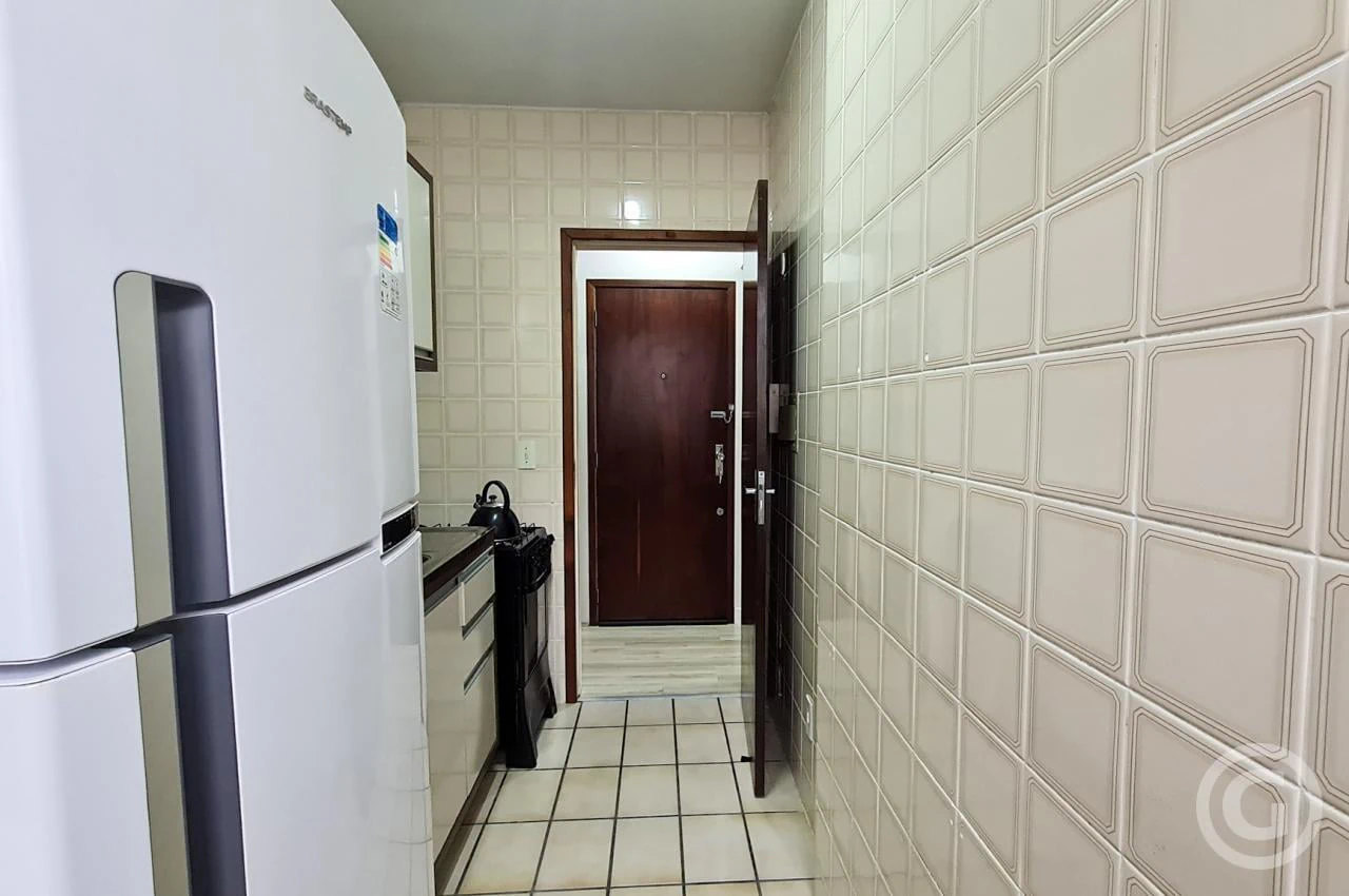 37 m² apartment with 1 bedroom and a glass shower — photo 2
