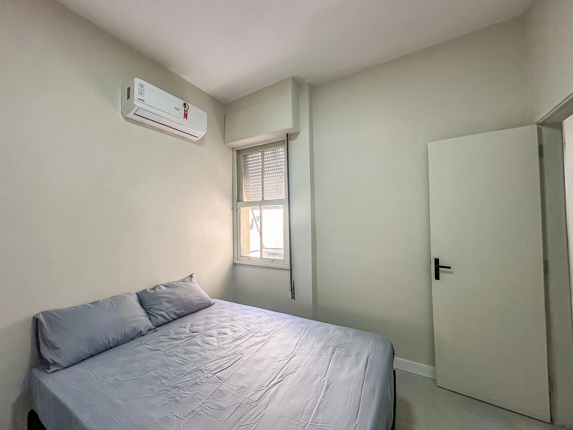 Furnished 1-bedroom apartment with no parking — photo 13