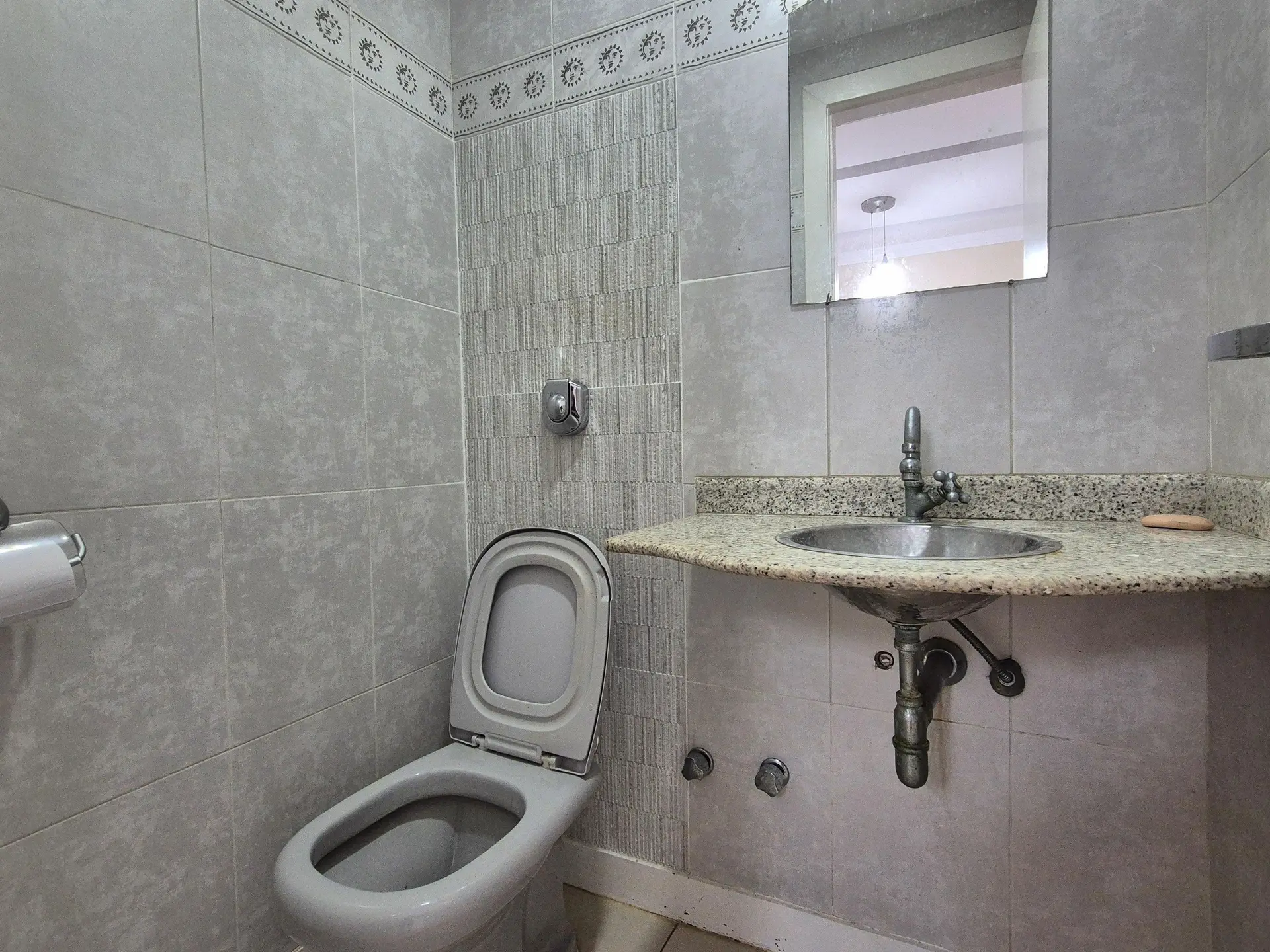 4-bedroom apartment with 3 bathrooms and a balcony — photo 23