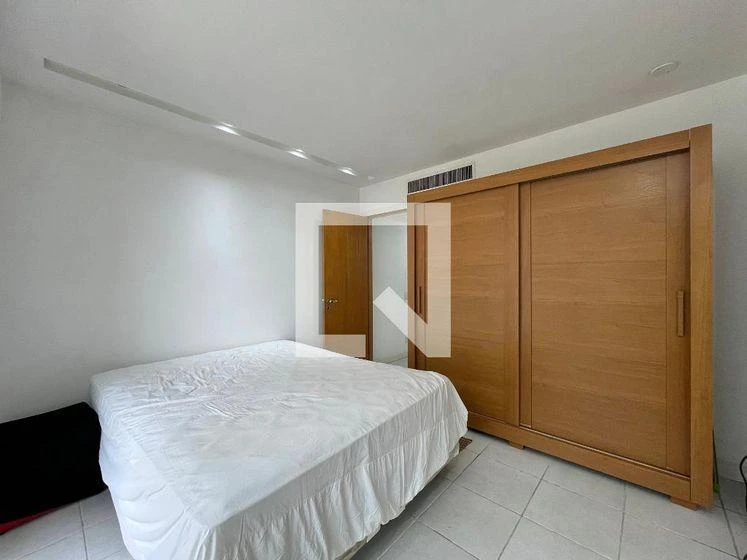 One-bedroom apartment in a building with a gym — photo 2