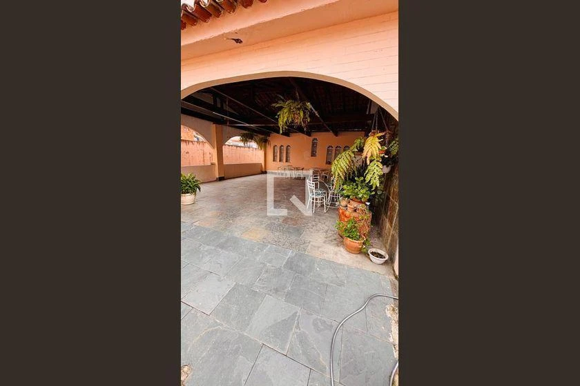 608 m² house with 7 bedrooms and 3 en-suites — photo 42