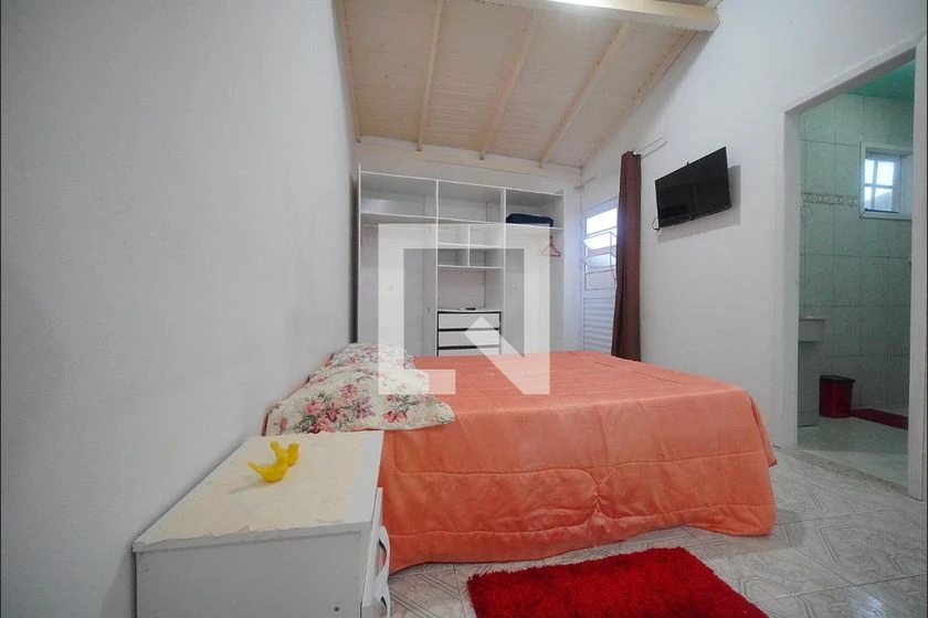 Furnished studio with 1 bedroom, 1 bathroom and balcony — photo 5
