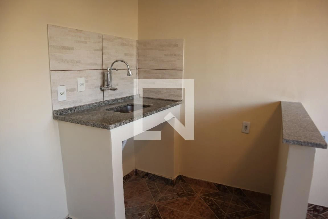 House with 1 bedroom and 1 bathroom, no parking space