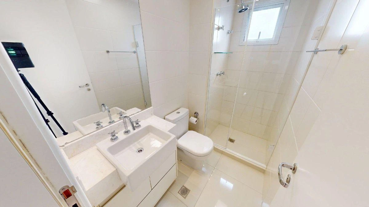 Furnished apartment, 95 m², with a glass-enclosed balcony — photo 5