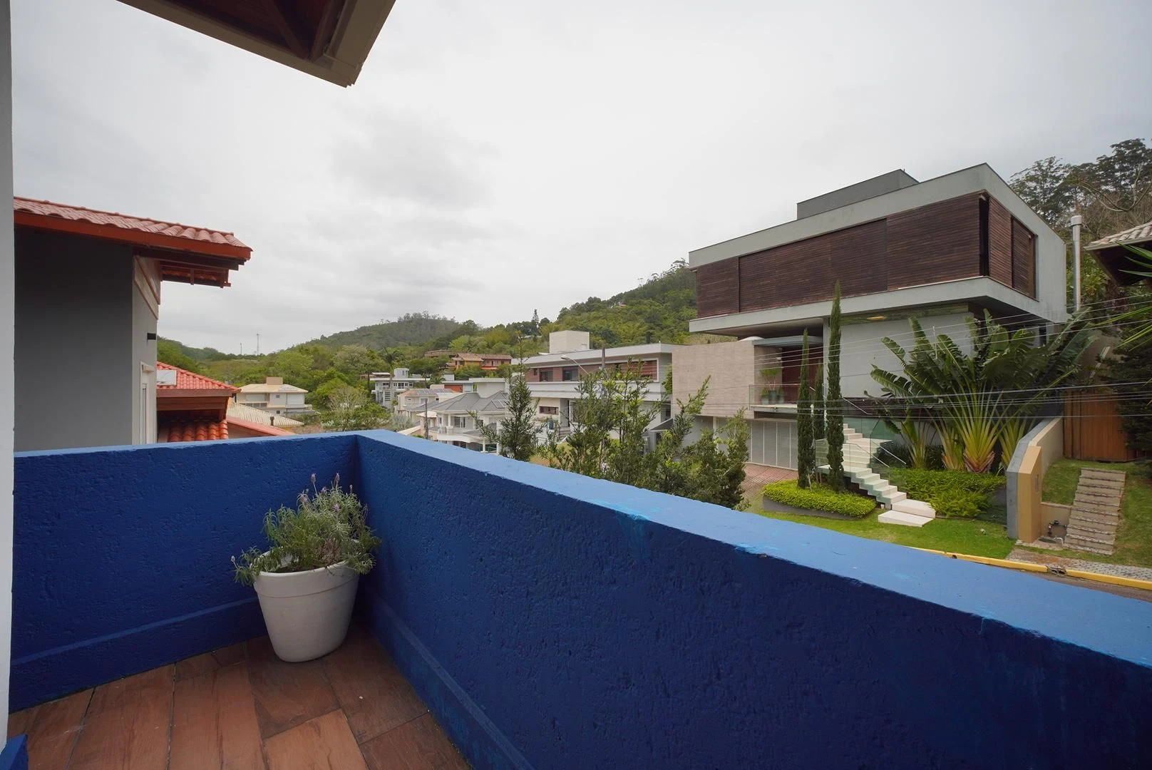 4-bedroom house with a mountain view in Florianópolis — photo 40