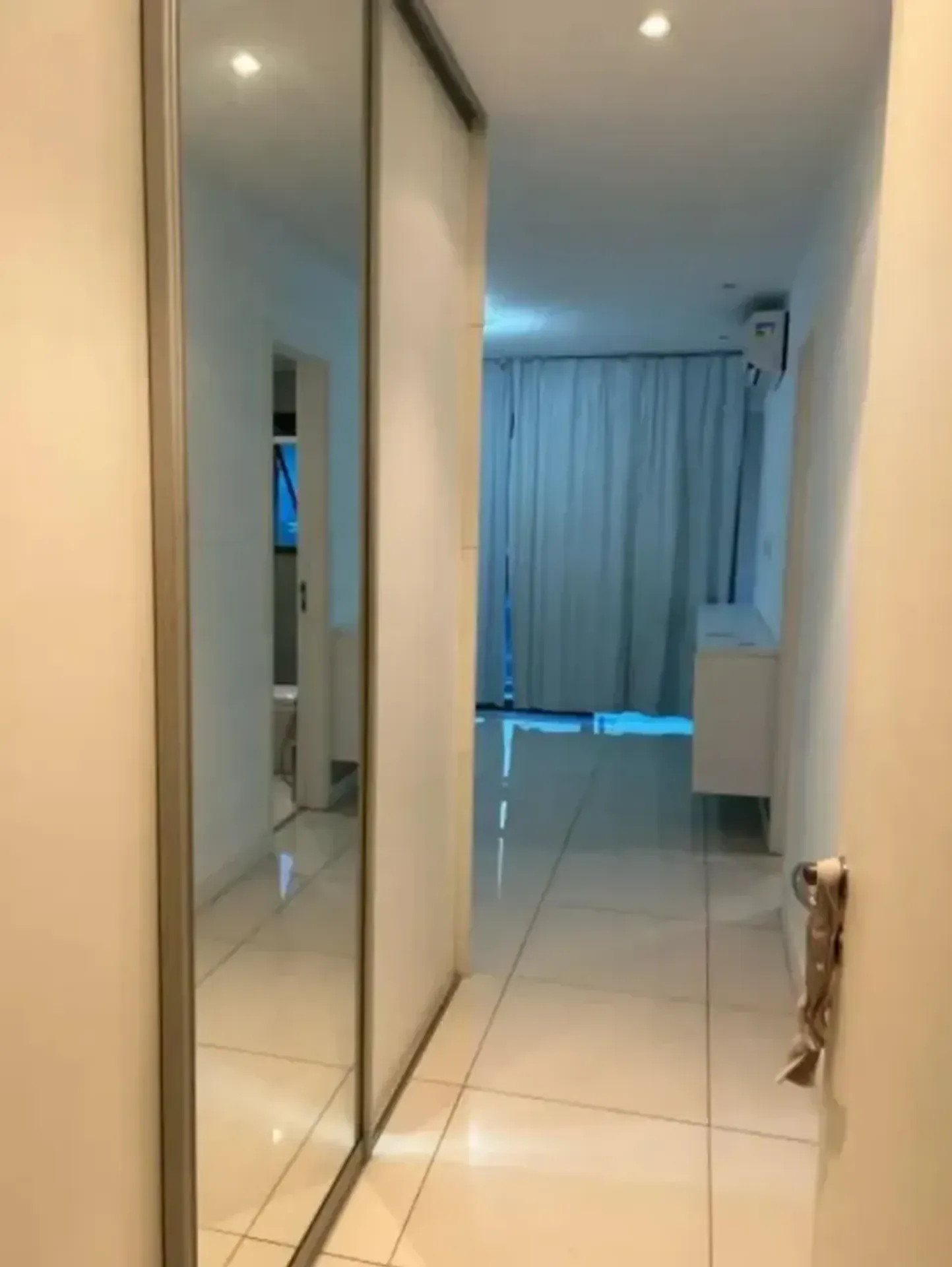 Apartamento com 4 quartos e 5 banheiros, fogão a gás — photo 23