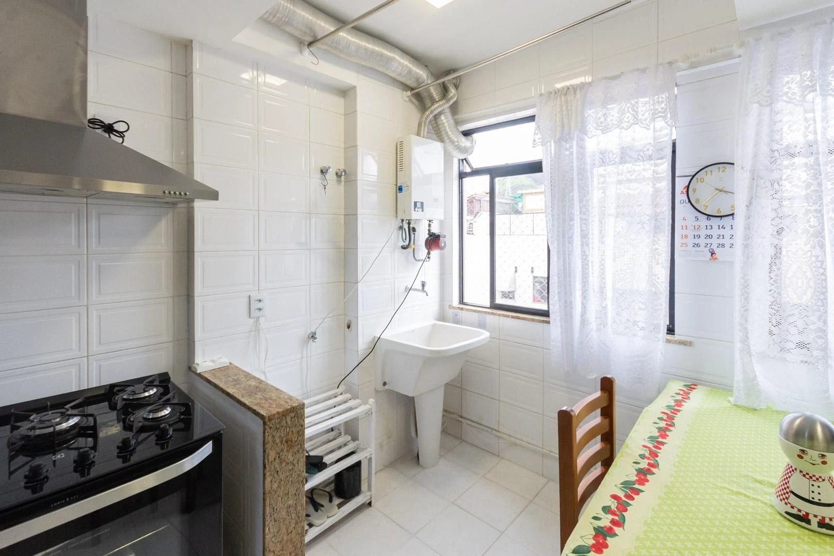 4-bedroom apartment with a mountain view in Rio de Janeiro — photo 31