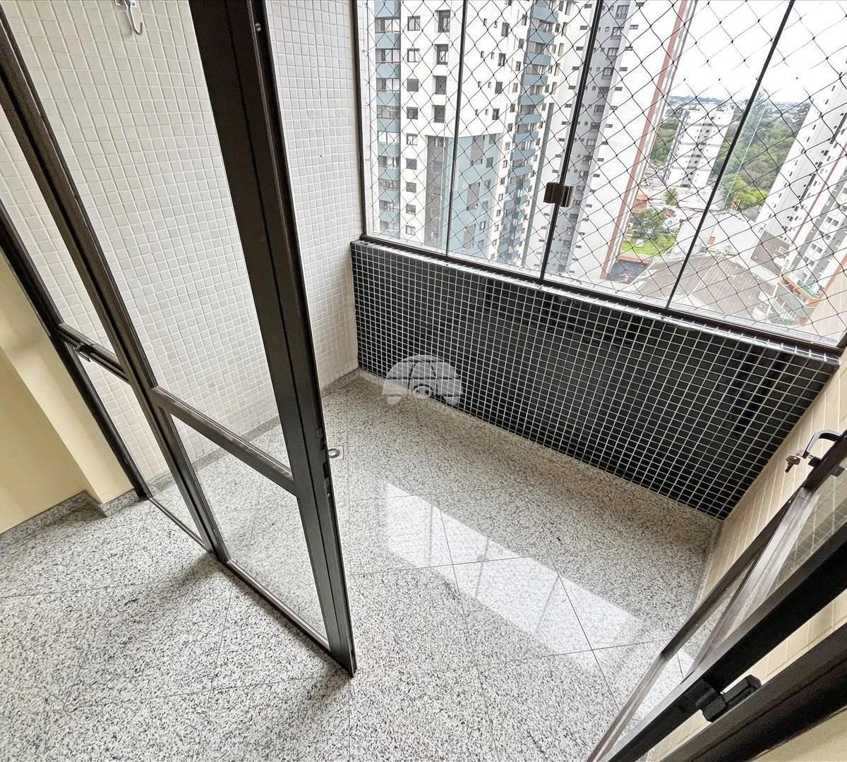 Park view in a 3-bedroom apartment, 177 m²