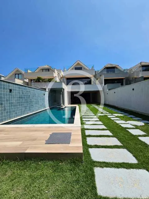 House with 4 bedrooms, 5 bathrooms and open-plan kitchen — photo 3