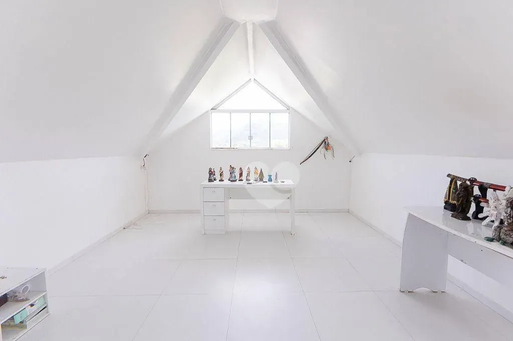 Furnished triplex house with 4 bedrooms and 370 m² — photo 51