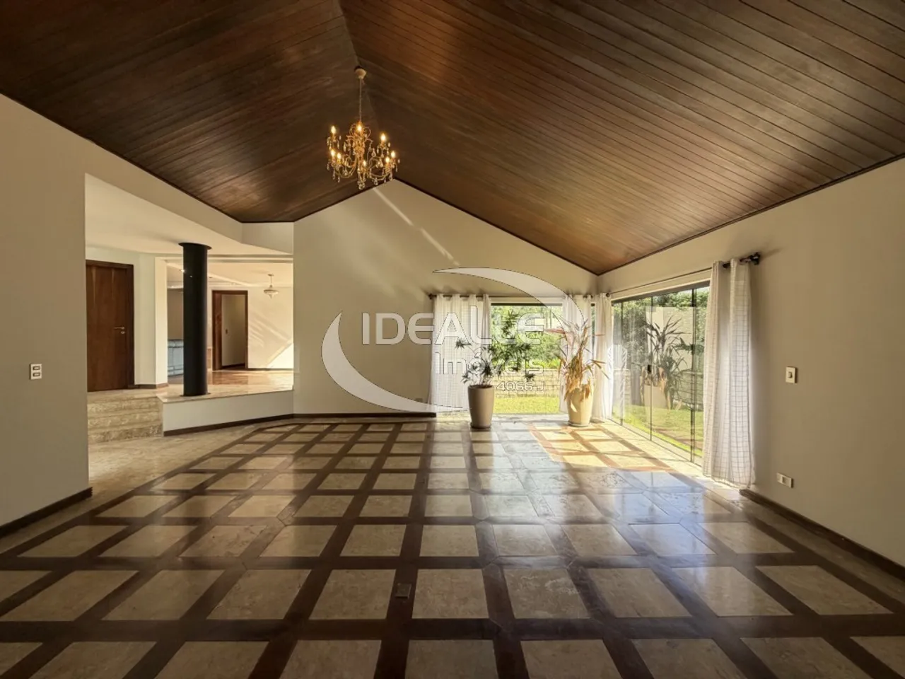 Furnished 3-bedroom house with 4 bathrooms, 477.23 m²
