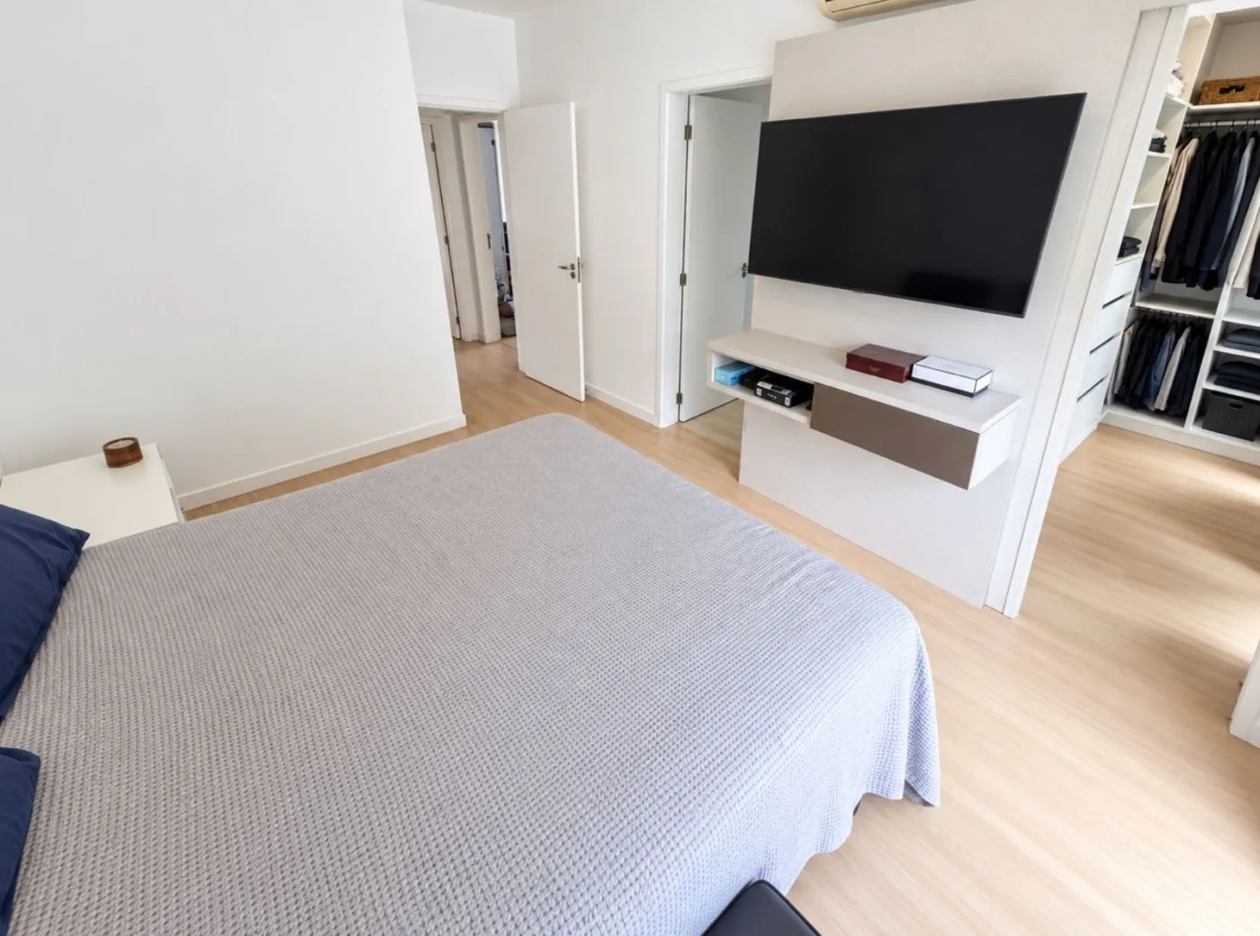 Floor-to-ceiling windows in a 3-bedroom house, 140 m² — photo 13