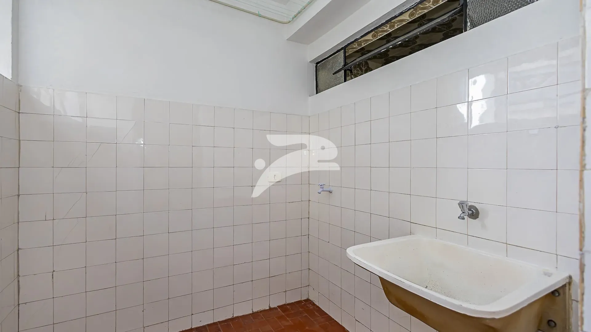 3-bedroom apartment with wood or laminate floors in Curitiba — photo 16