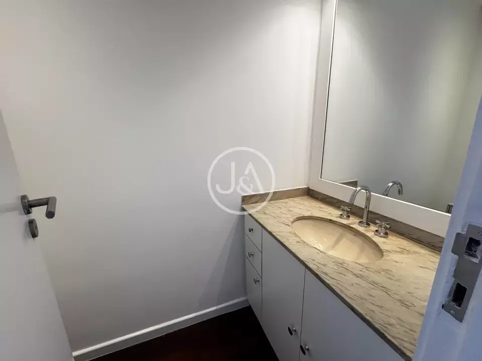 Rental apartment with 4 bedrooms and a separate kitchen — photo 9