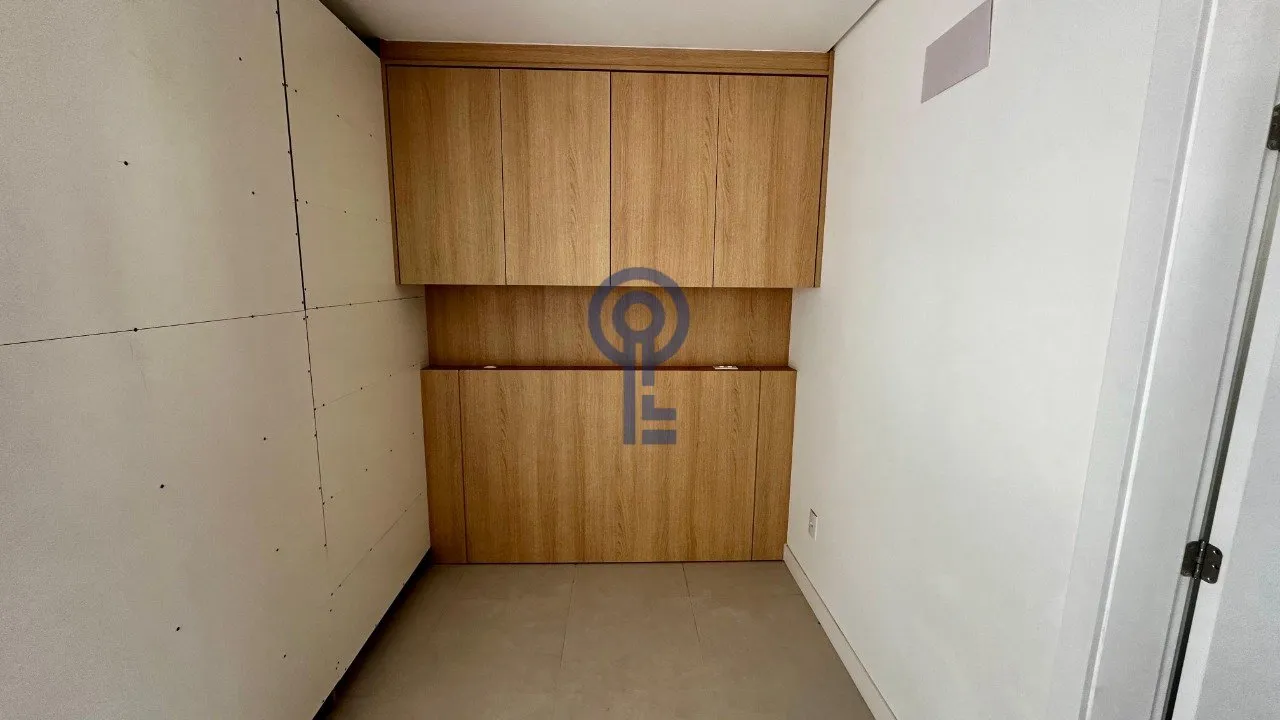 25 m² studio with 1 parking spot, balcony and open-plan kitchen — photo 14