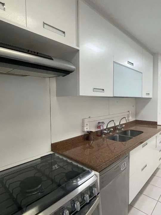 Apartment with 3 en-suite bedrooms and gas stove — photo 19