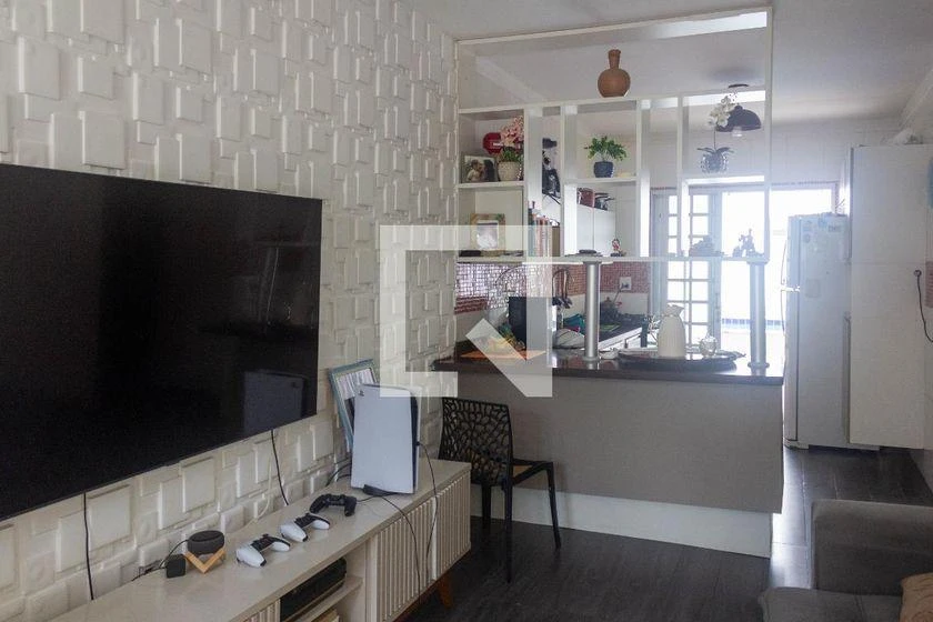 2-bedroom house with a washing machine