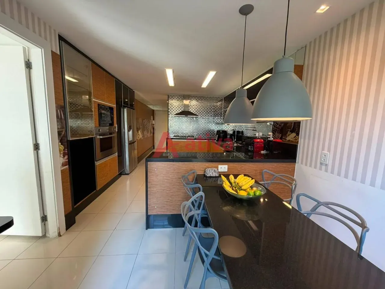 Furnished apartment with 4 bedrooms and an open-plan kitchen — photo 11