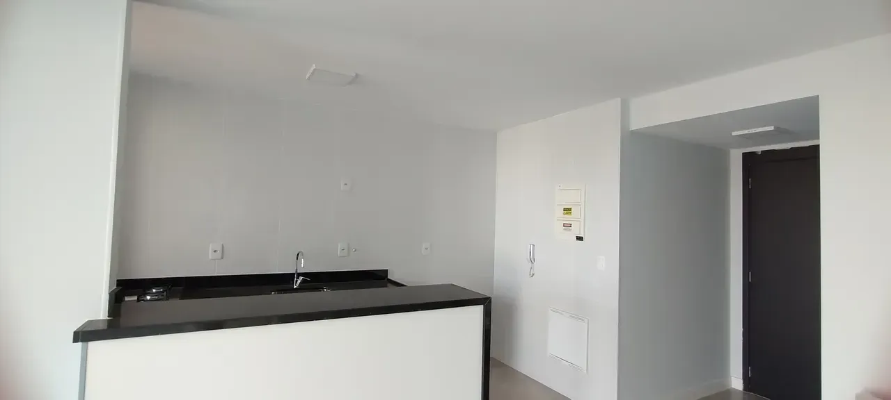 Unfurnished 2-bedroom apartment with open-plan kitchen — photo 2