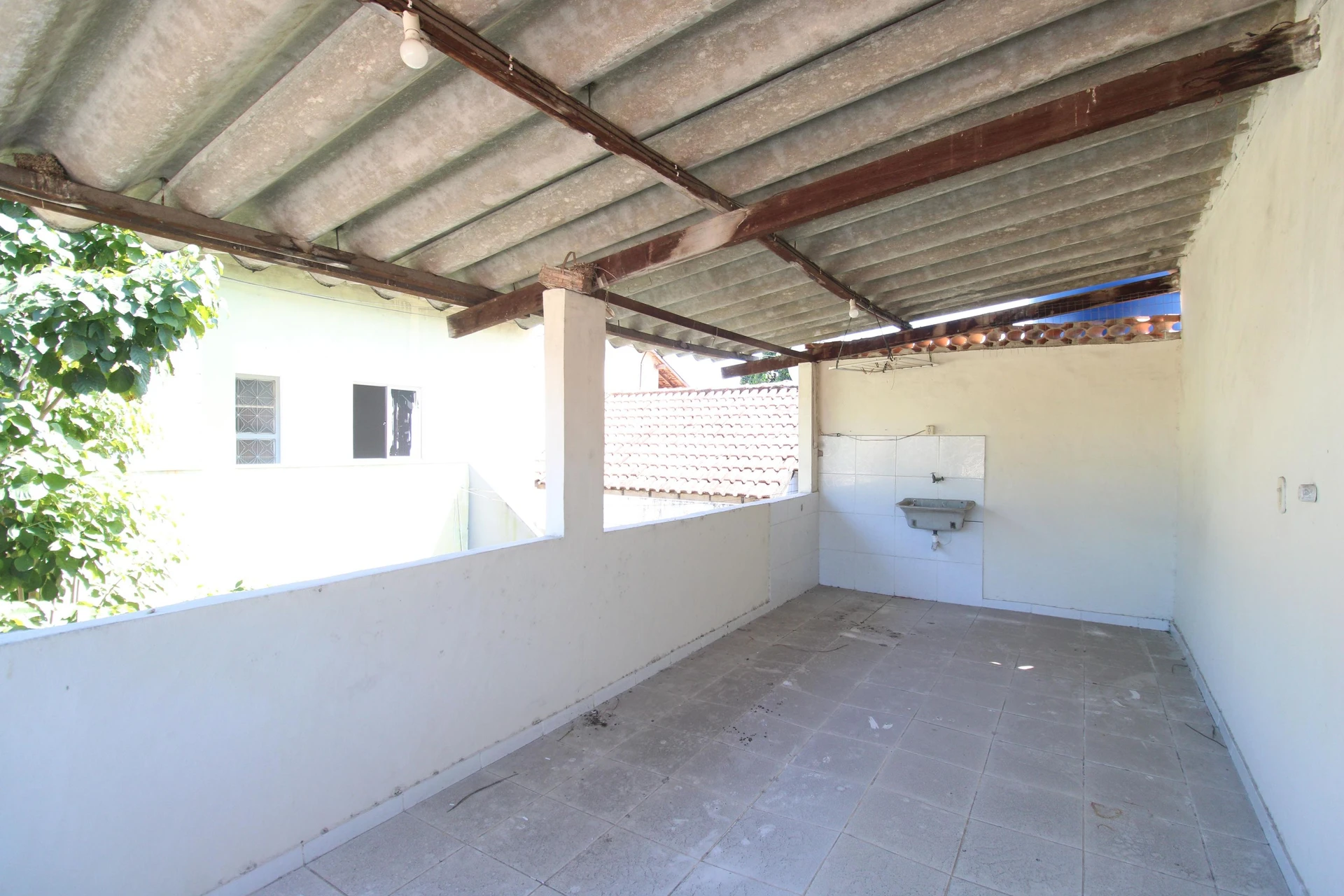 Unfurnished house with 3 bedrooms, 2 bathrooms and garden — photo 14