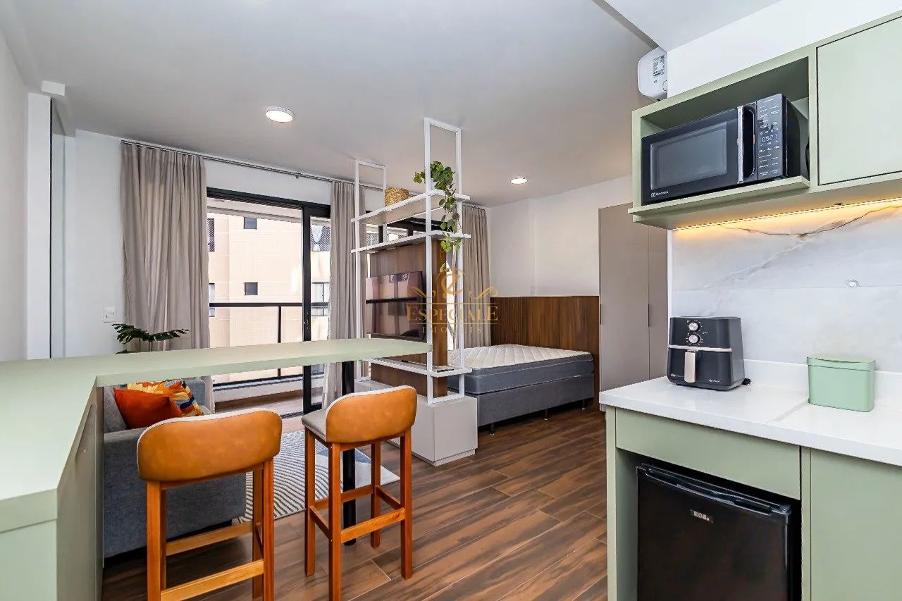 1-bedroom apartment with 35 m² and wood flooring — photo 2
