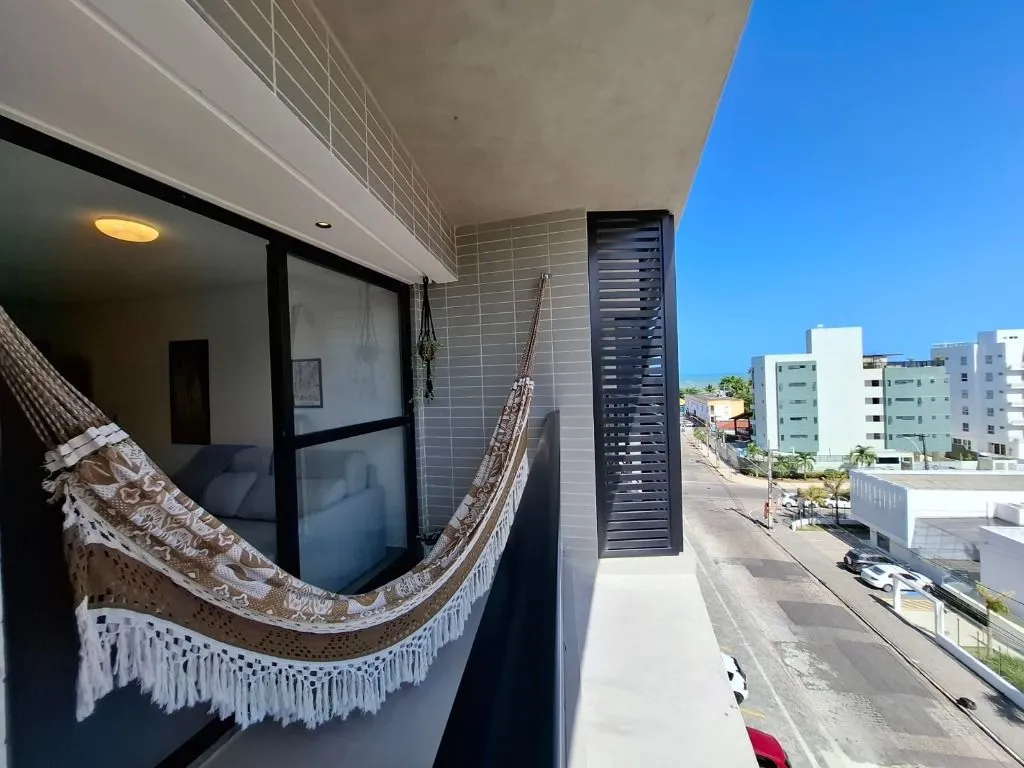 Furnished 2-bedroom apartment with suite and balcony — photo 12