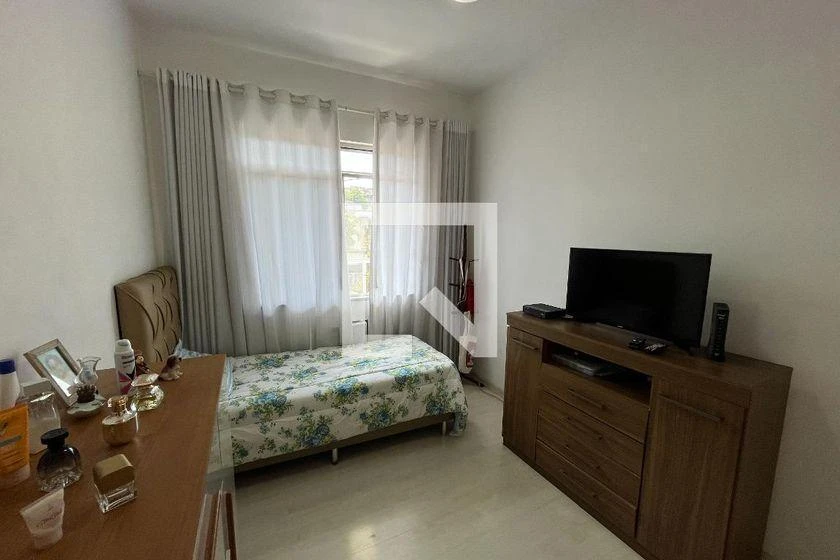 Furnished apartment, 131 m², with a glass-enclosed balcony — photo 3