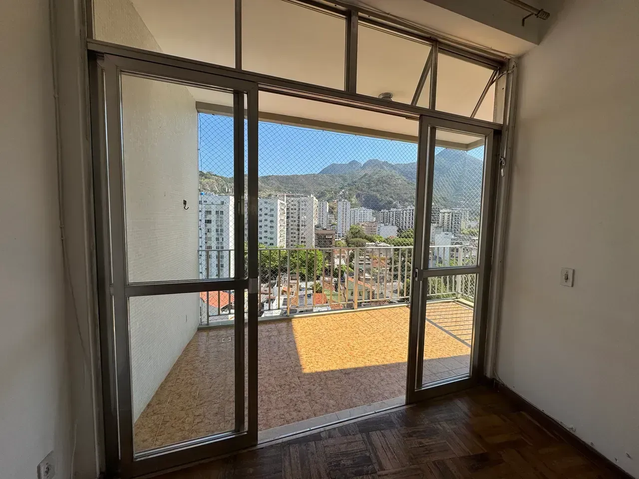 Mountain view in a one-bedroom apartment, 63 m² — photo 12