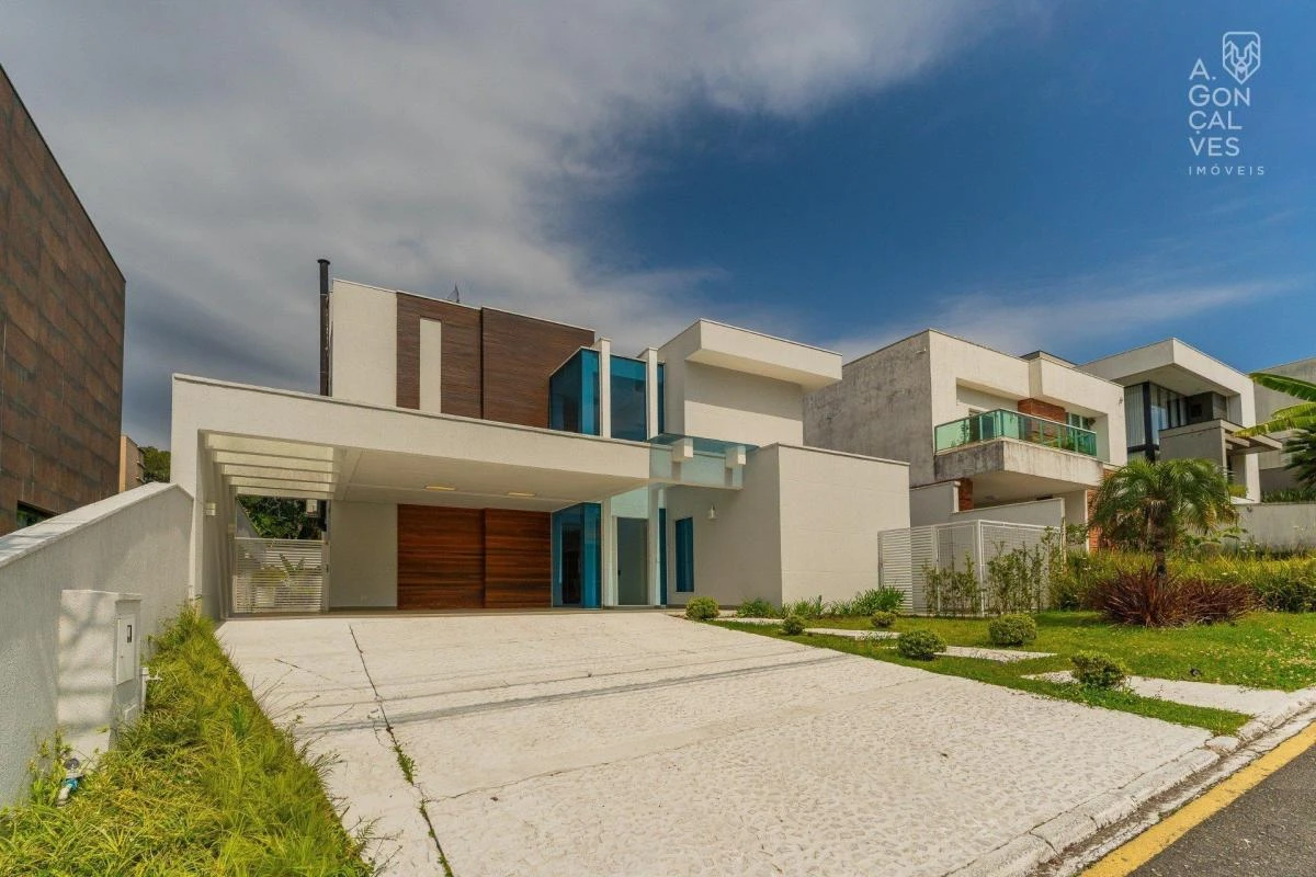 Furnished house with 3 en-suite bedrooms and balconies — photo 5