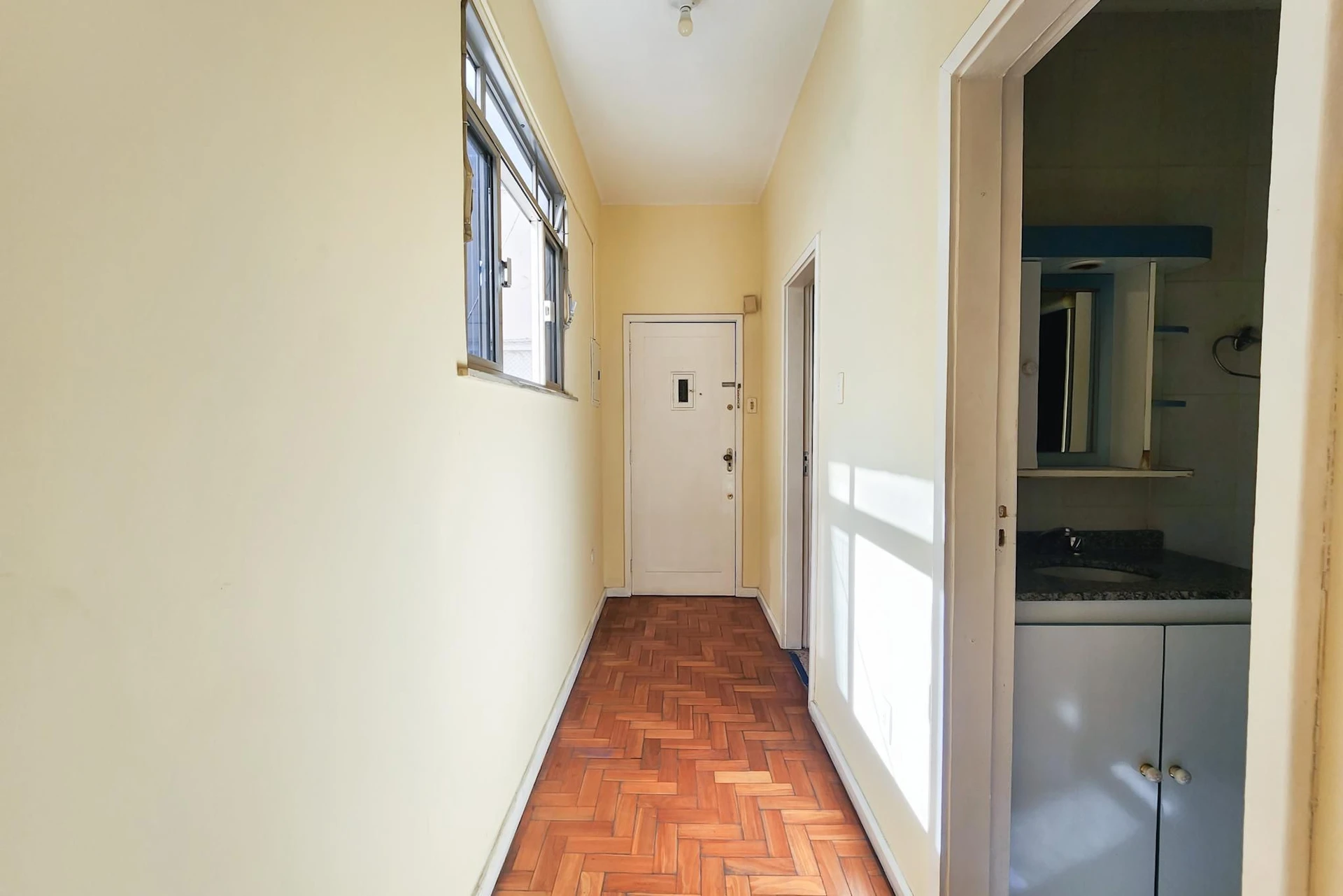 Apartment with balcony, 2 bedrooms and 2 bathrooms — photo 29