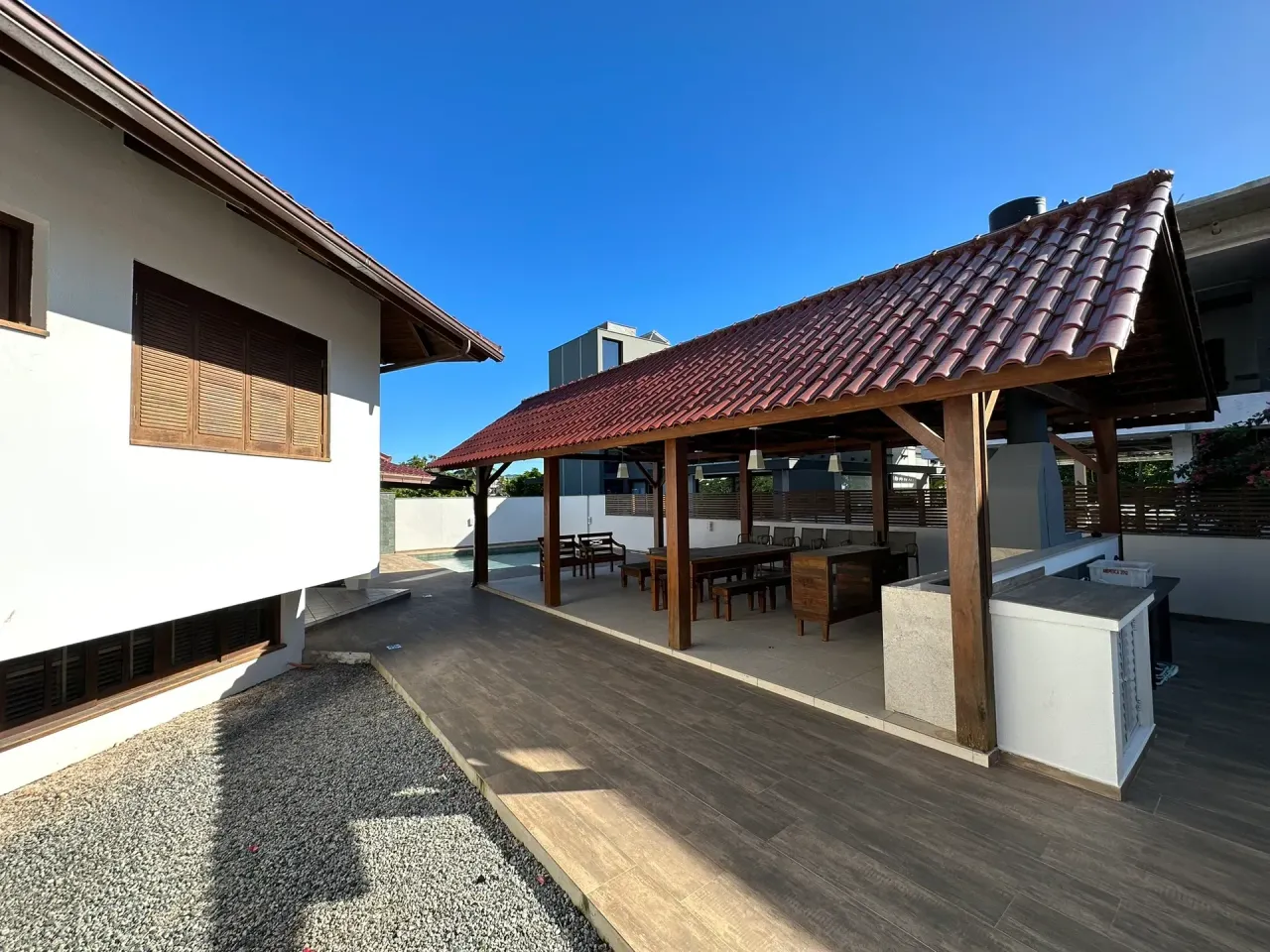 House with 5 bedrooms and a grill on the balcony — photo 5