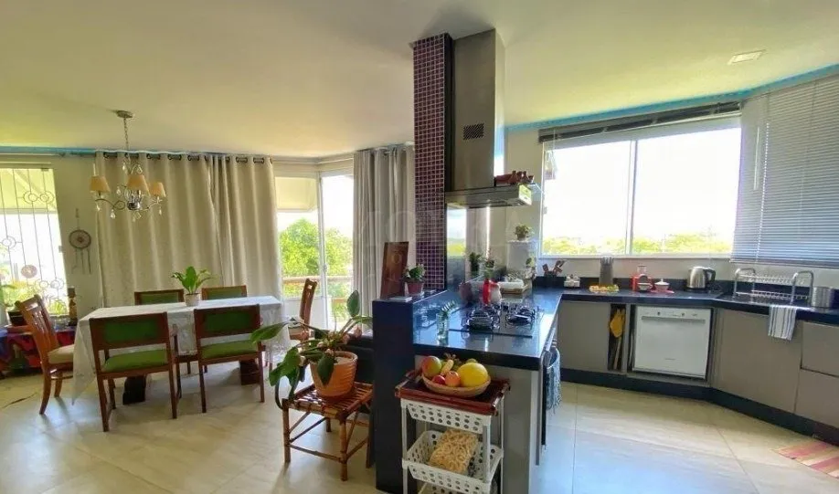4-bedroom house with 3 en-suite baths and 260 m²
