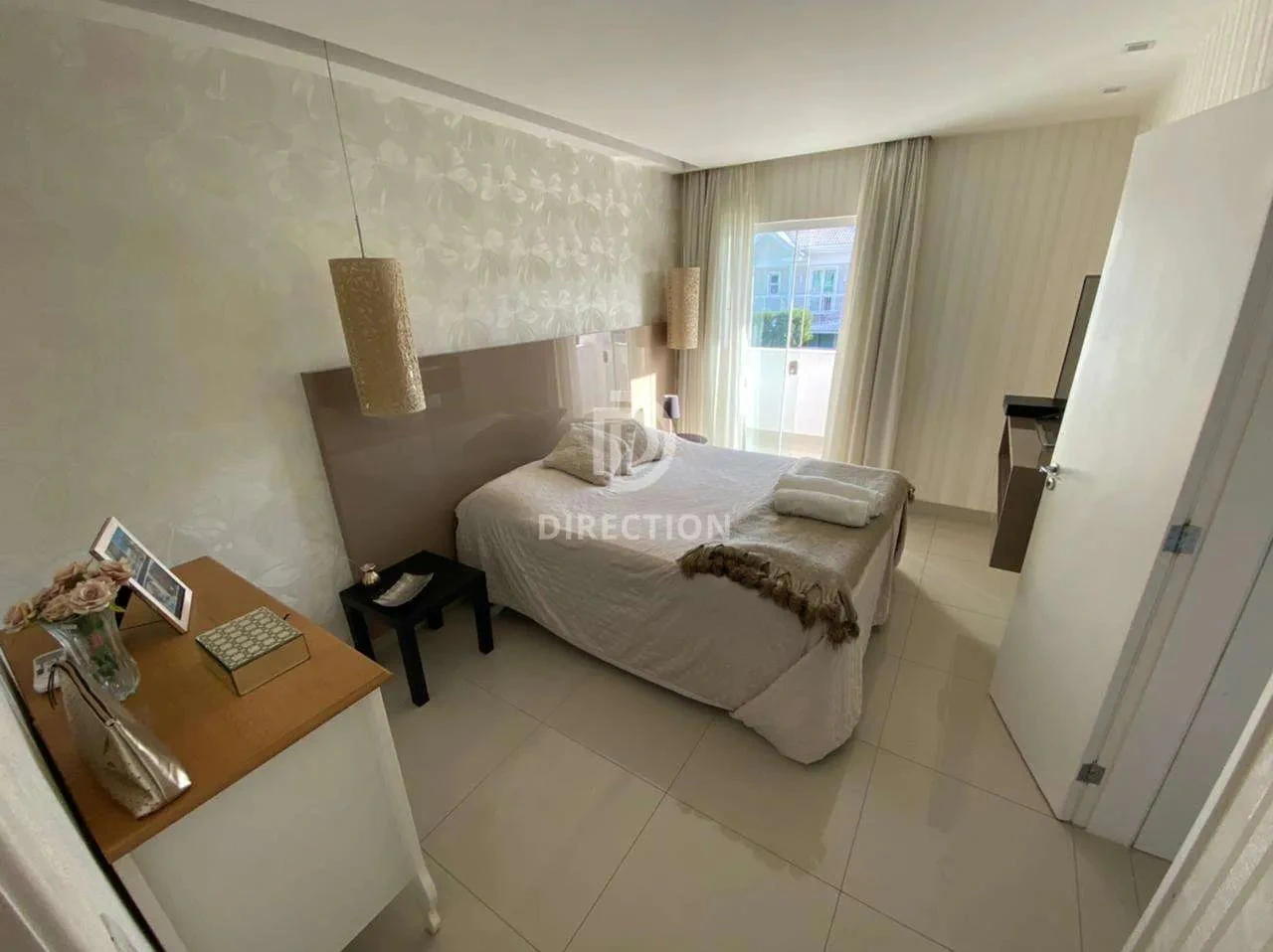 4 quartos e banheira: casa de 300 m² — photo 17