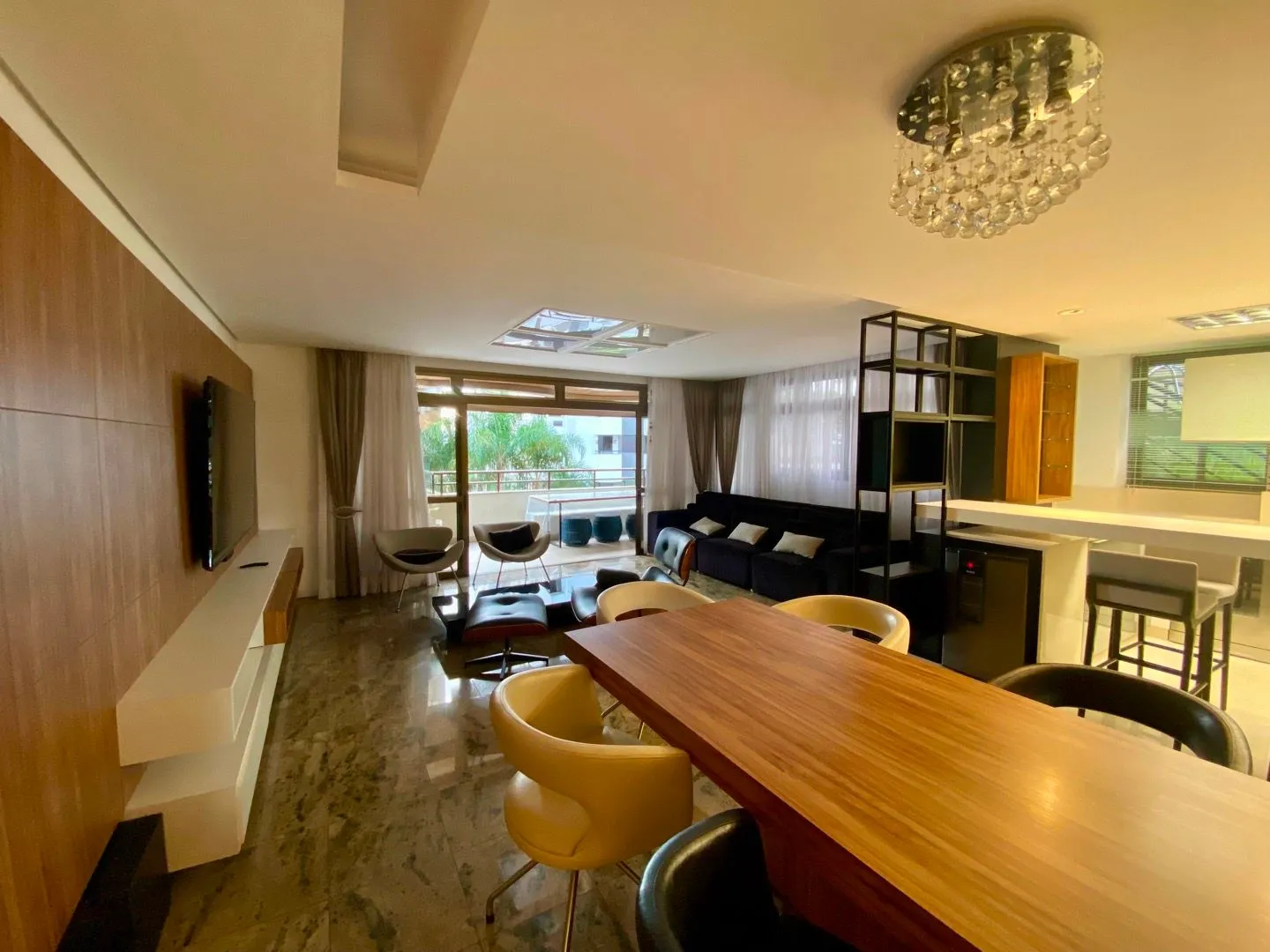 Балкон з грилем та 3 спальні: квартира 397 м² — photo 20