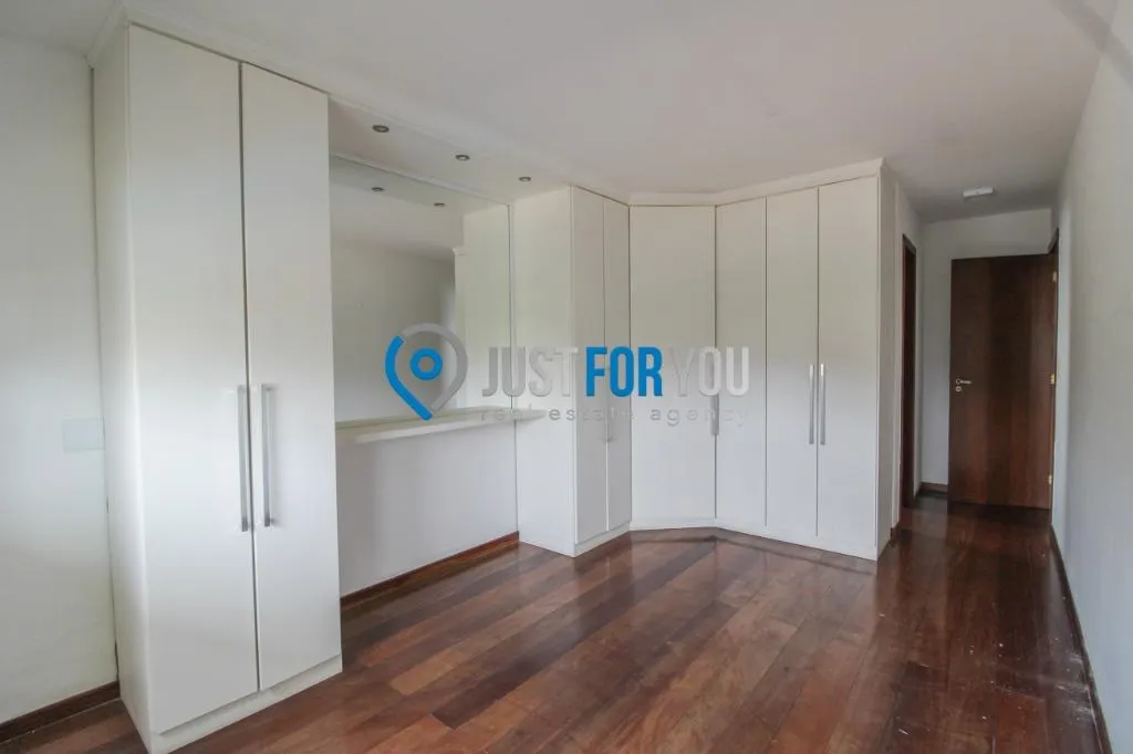 Ванна та 4 спальні: будинок 350 м² — photo 17