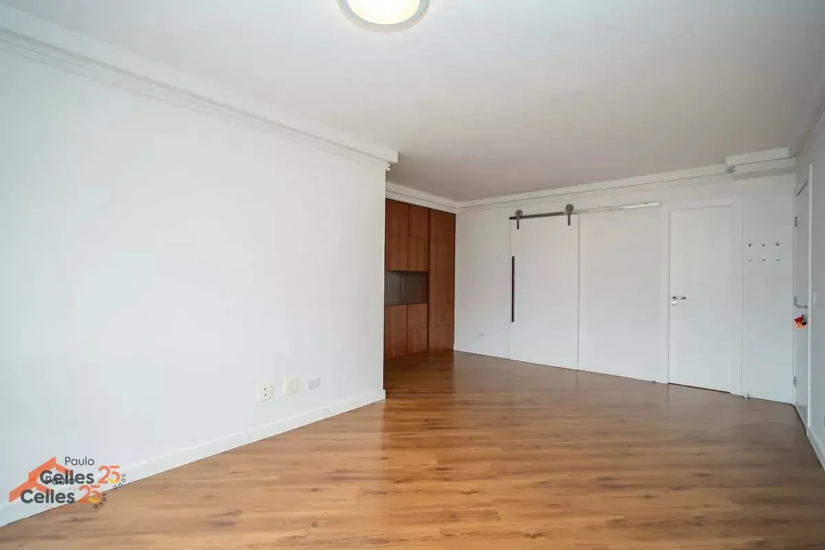 3-bedroom apartment with a grill on the balcony in Curitiba — photo 22