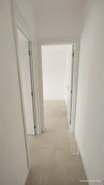 Apartamento sem mobília com vista para a cidade e montanhas — photo 11